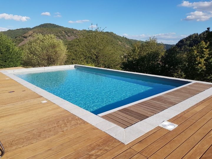 Coffrage piscine béton vibré avec PVC armé