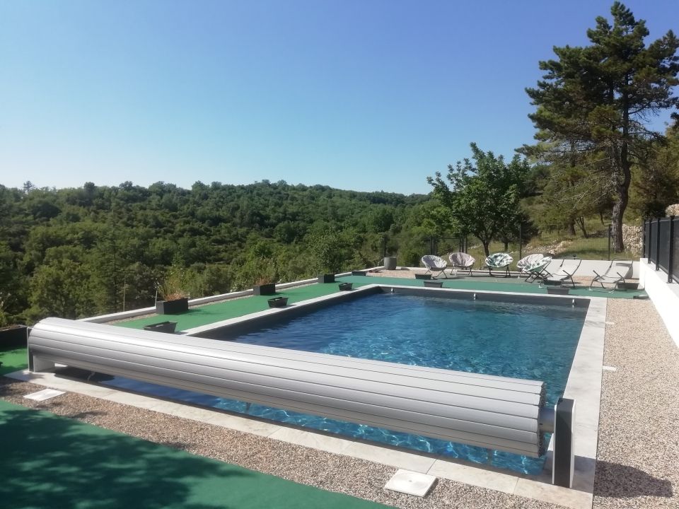 Piscine béton avec Volet Hors sol