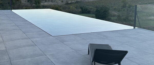 Piscine béton miroir